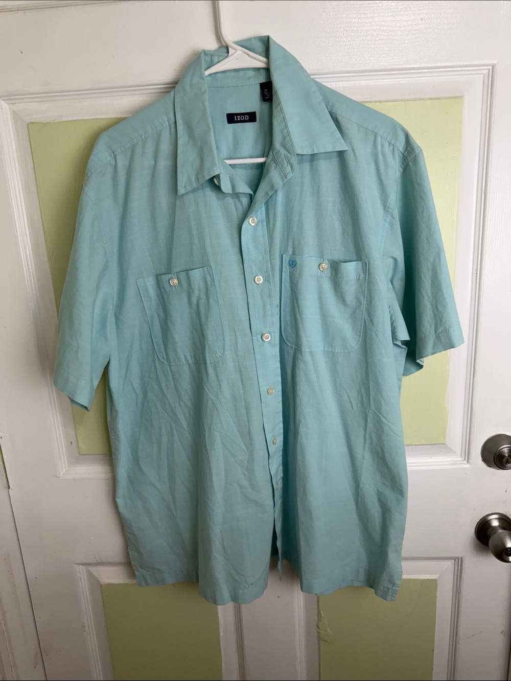 (2341) Izod Men’s Light Aqua Short-Sleeve Button-Down Shirt, Size: Large